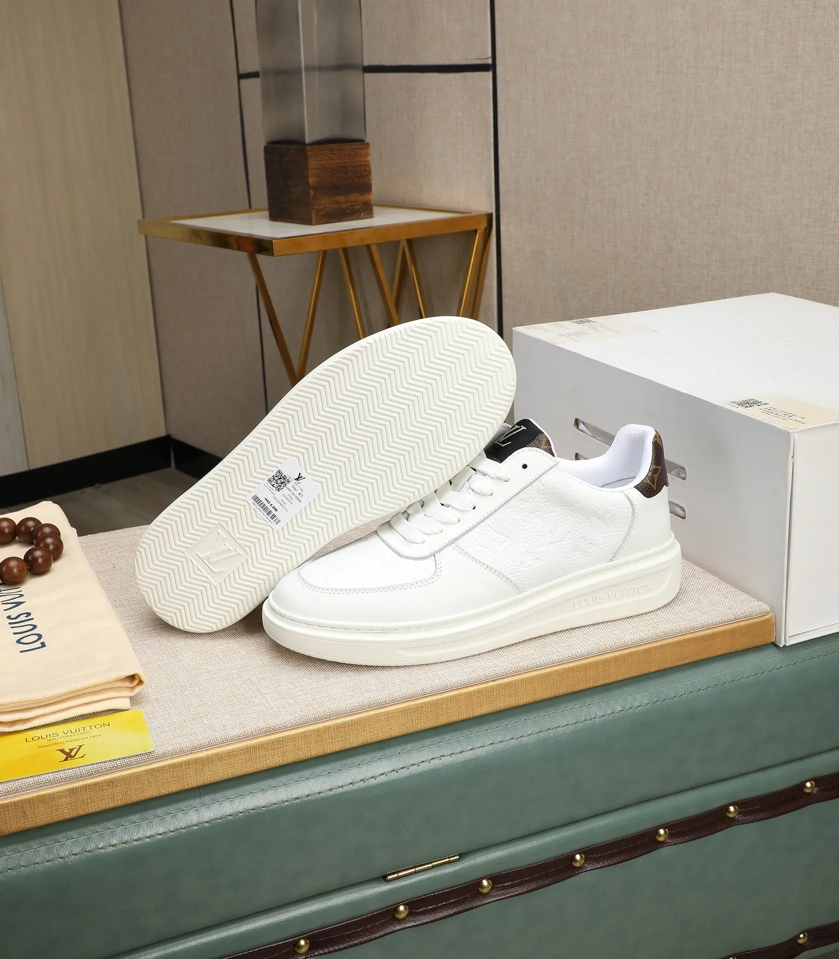 Men's shoes 💰540 💰(Niuli: full package) louis vuitton (Louis Vuitton/lv) top 🔍🔍 new models are on sale at the same time at the counter. The upper 🇮🇹 is imported from Italy, first-layer cowhide, and the lining is fully imported cowhide. 💪💪, completely 1⃣️ to 1 ⃣️Re-engraved🇮🇹💪💪, ⚠Sole: The original sole is specially provided by the original factory, the exclusive movable molded sole is super comfortable, ⚠The original factory follows the order, 🔍🔍high quality, you can enter and exit the counter at will, welcome to compare⚠. Code number:38-44